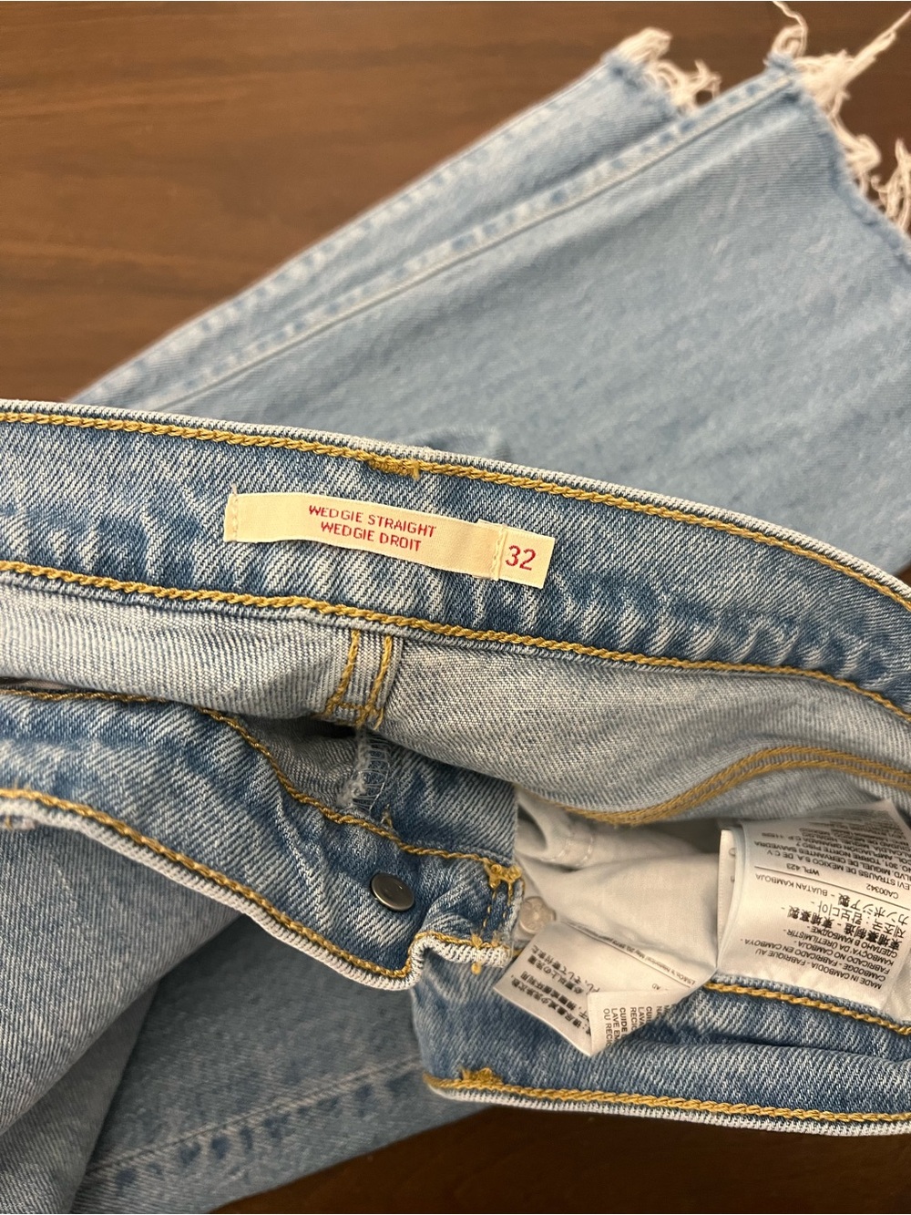 Levi's Light Wash Women’s Jeans - Classic Straight Fit - Picture 3 of 3